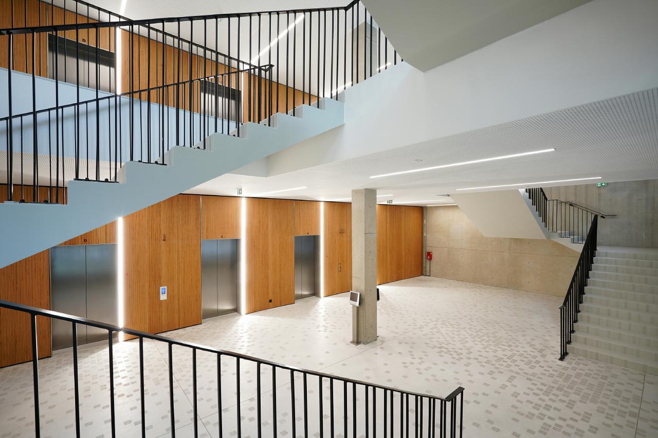 Bureau Saint-Ouen 41848m² Location bureau Saint-Ouen Seine-Saint-Denis OLBUR2100414 3